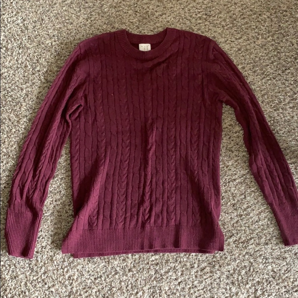 Like-new maroon sweater